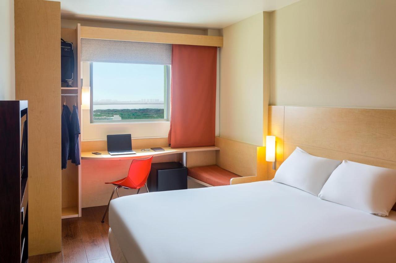 Ibis Cancun Centro Exterior foto